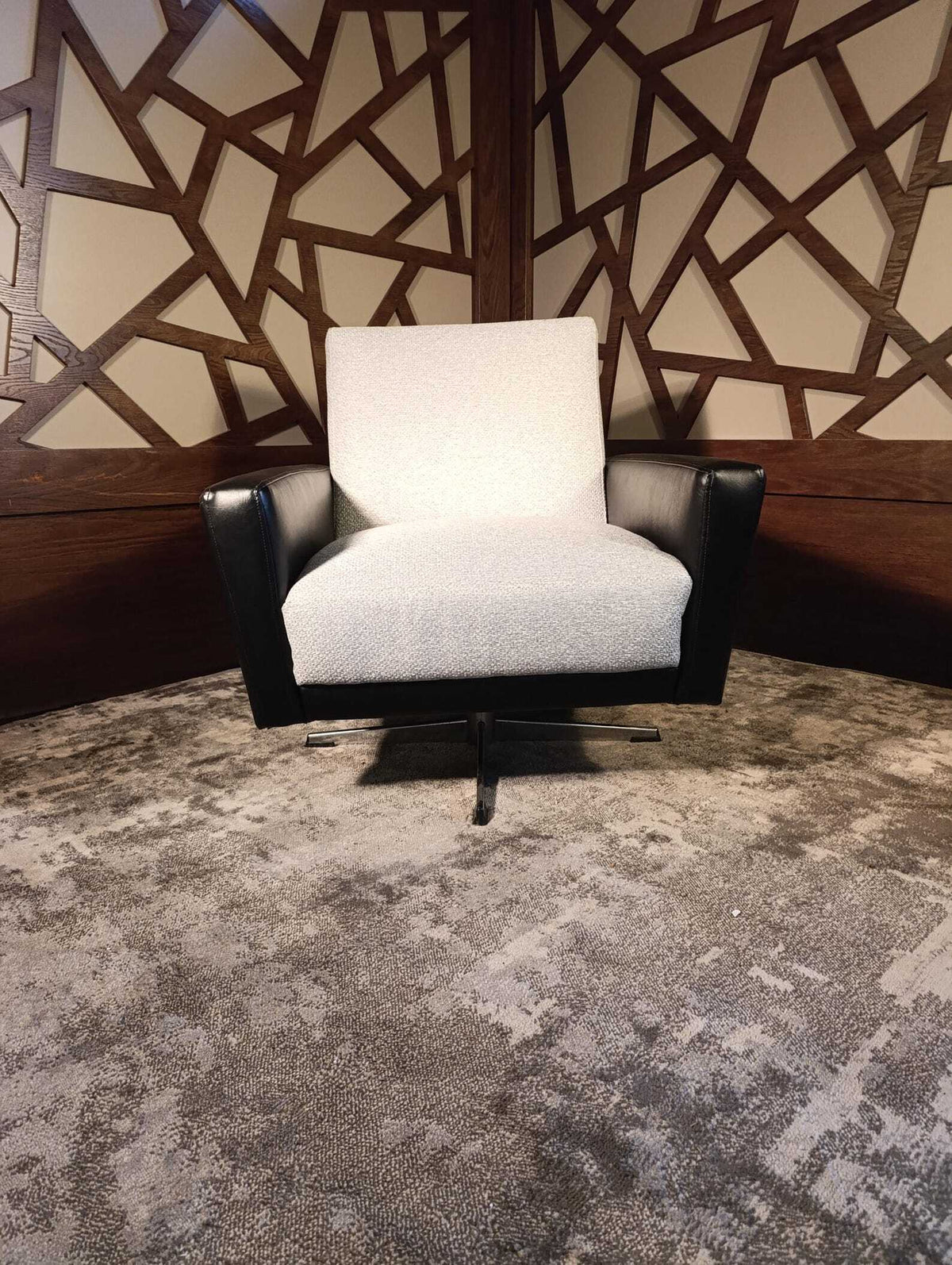 Italian-Style Swivel Lounge Chair with New Upholstery, 1950s — photograph 9