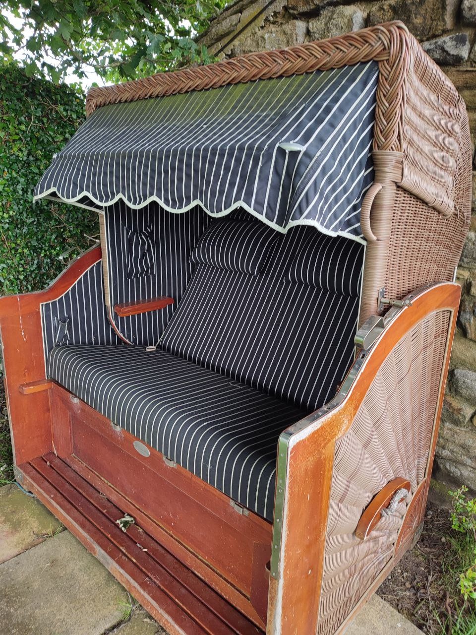 Luxurious Victorian Style Mahogany 'Captain Seat' Garden Lounger with Marine Upholstery and Stainless Steel Accents by Mygind Design