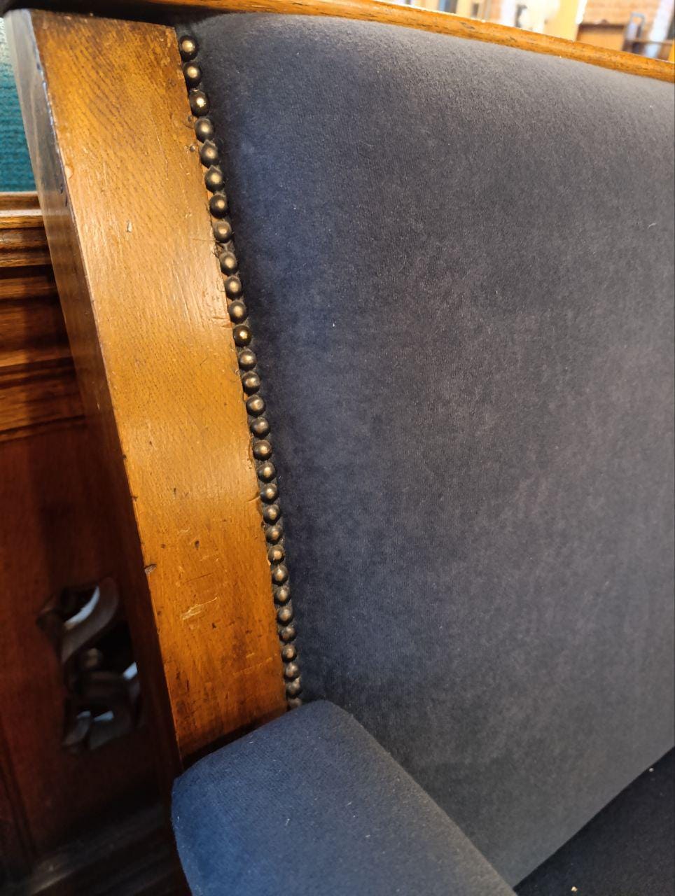 Traditional British Three-Seater Oak Chair in Wool-Blend Upholstery