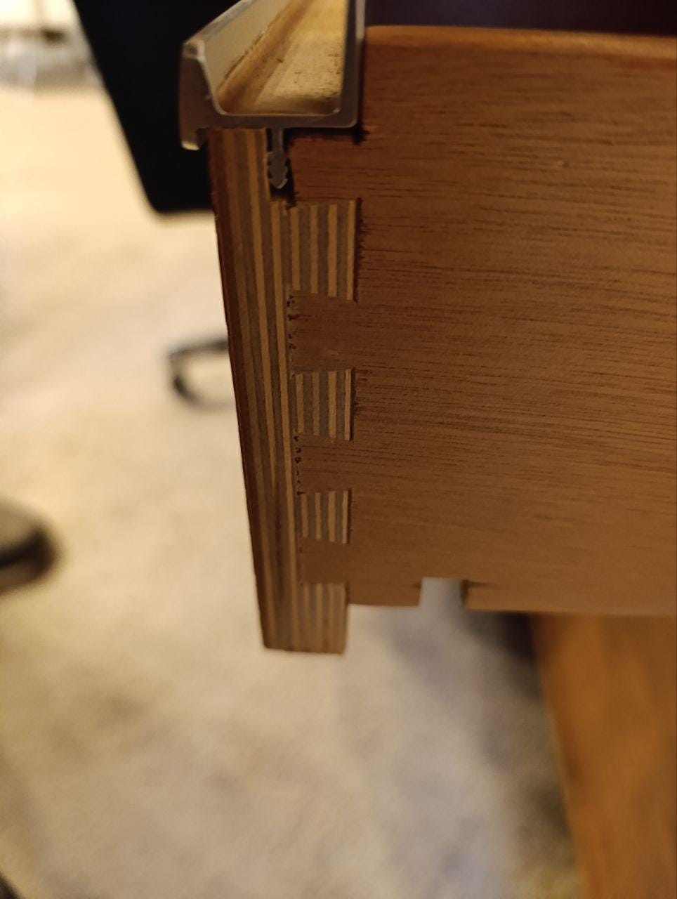 Mid-Century Modern Oak Desk with Drawers – Practical & Compact