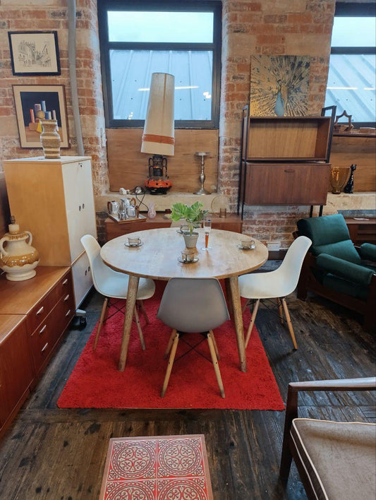 Natural Oak Farmhouse Round Dining Table with Four Modern Chairs