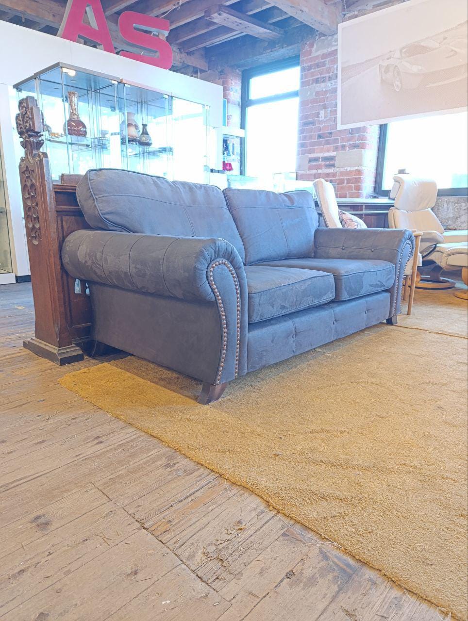 Luxurious Victorian Style 3-Seater Sofa in Plush Velvet Charcoal Grey