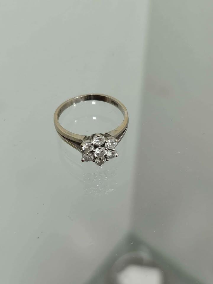 Spectacular 18ct Diamond Cluster Ring
