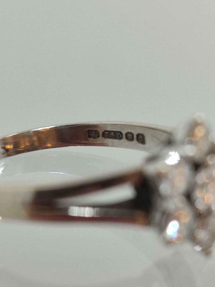 Spectacular 18ct Diamond Cluster Ring