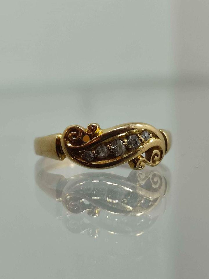 Very Stylish Late Victorian Diamond Ring with Rose Cut Stones