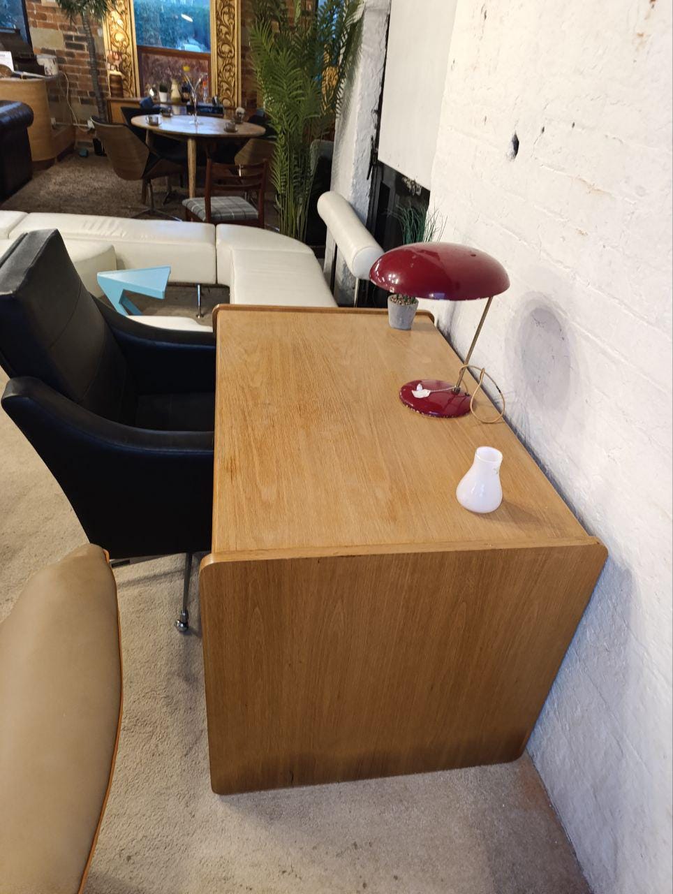 Mid-Century Modern Oak Desk with Drawers – Practical & Compact