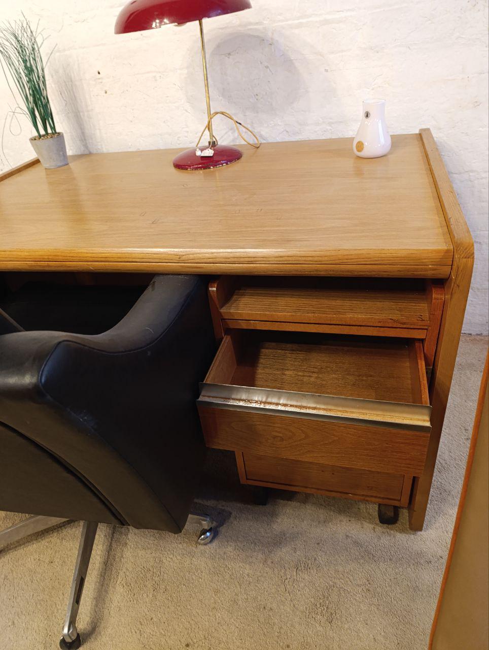 Mid-Century Modern Oak Desk with Drawers – Practical & Compact