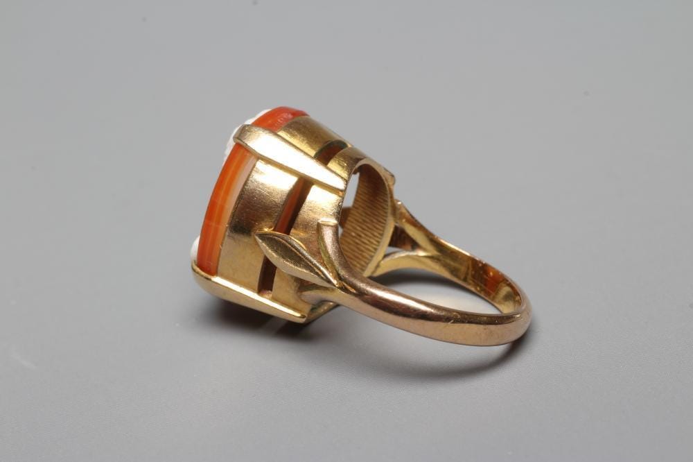 Rare 1941 Banded Agate Cameo Ring - 9ct Gold - Young Boy - Size L