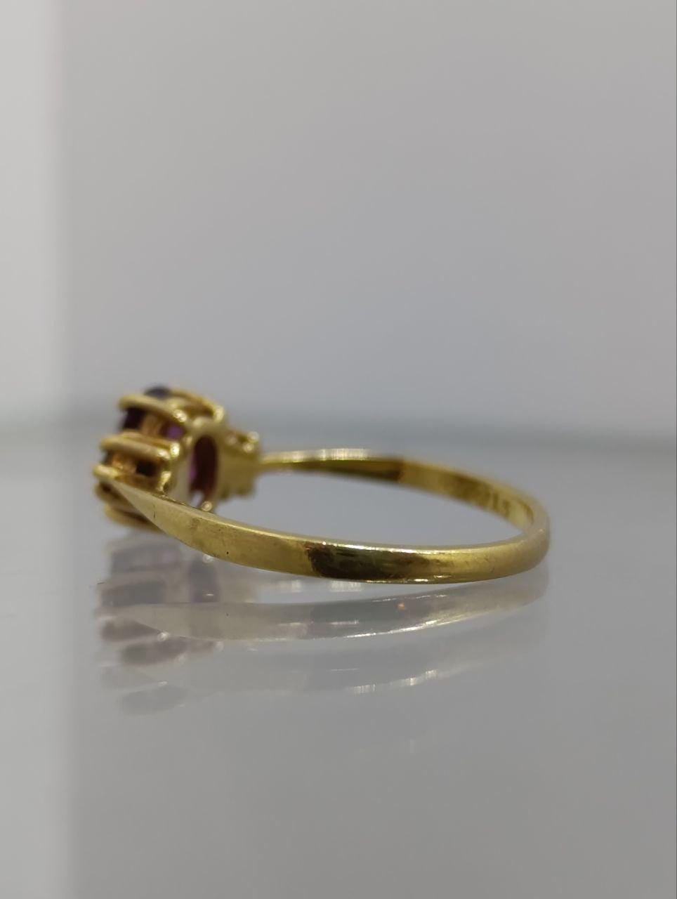 Striking Vintage 18ct Gold Garnet & Diamond Ring - Size P