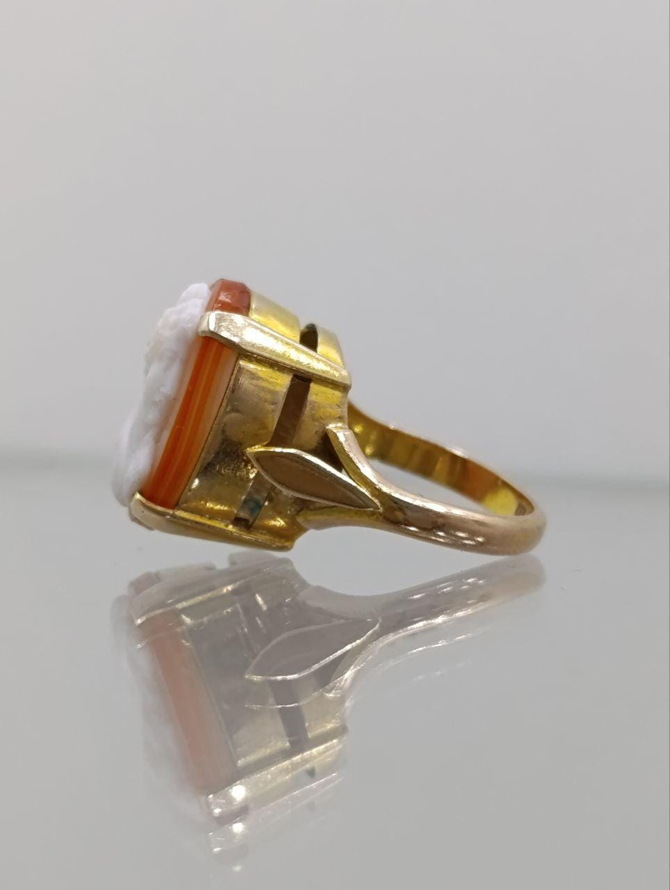 Rare 1941 Banded Agate Cameo Ring - 9ct Gold - Young Boy - Size L