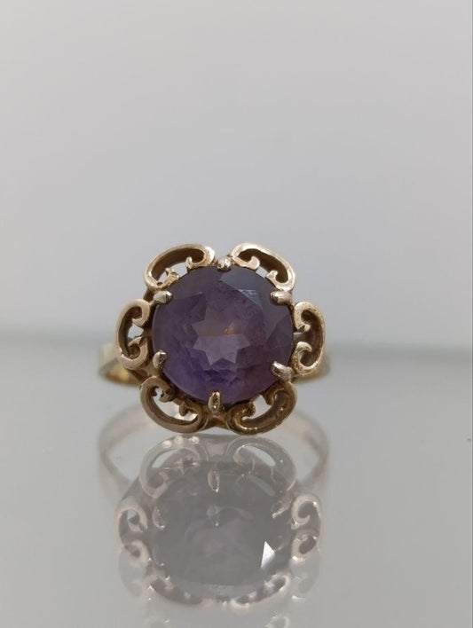 Beautiful 9ct Gold Amethyst Ring - Size L 1/2