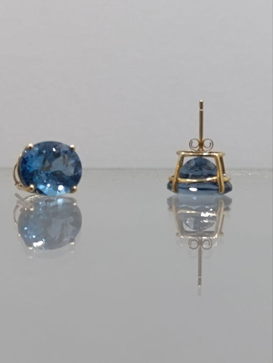 Dazzling 9ct Gold Earring with Stunning Blue Kyanite Gemstone