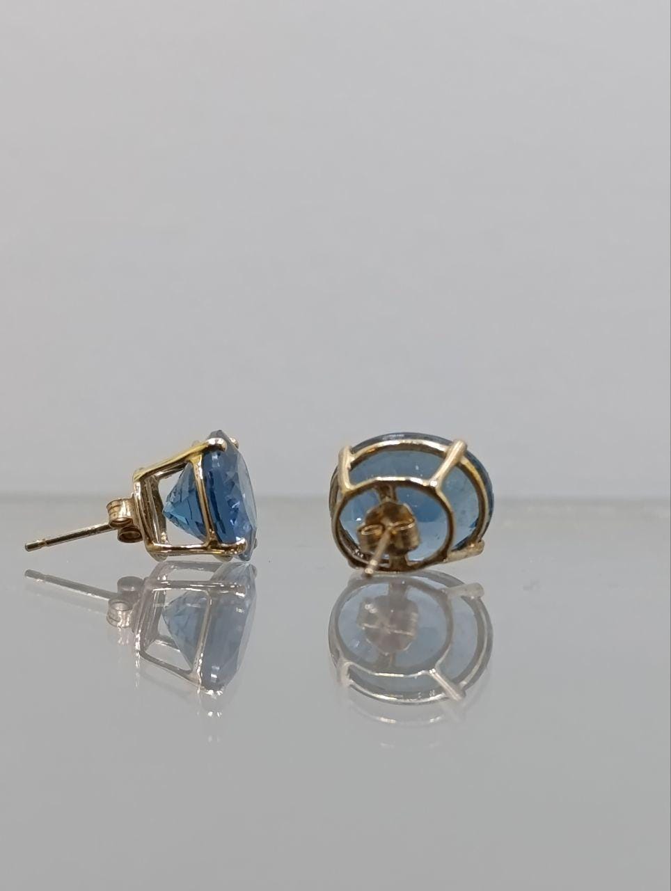 Dazzling 9ct Gold Earring with Stunning Blue Kyanite Gemstone