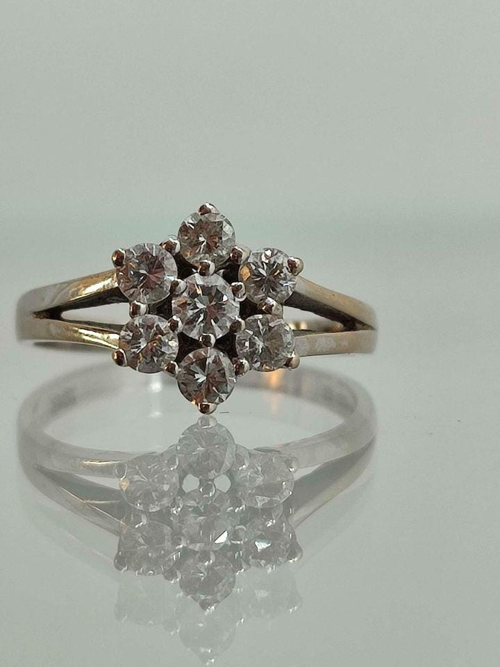 Spectacular 18ct Diamond Cluster Ring