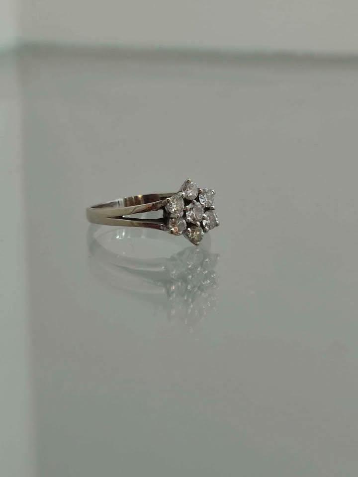 Spectacular 18ct Diamond Cluster Ring