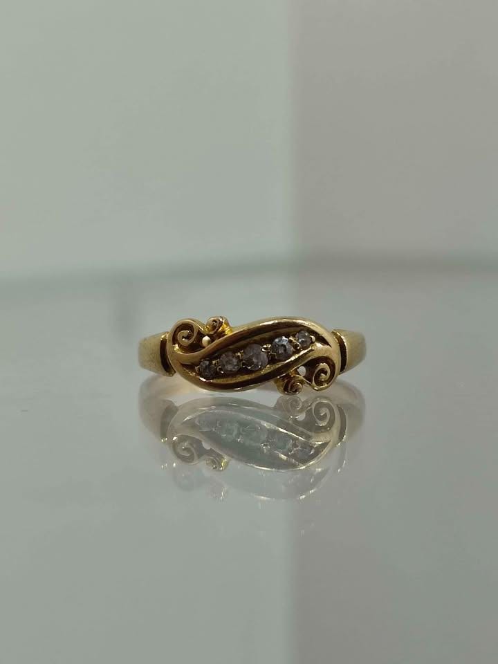 Very Stylish Late Victorian Diamond Ring with Rose Cut Stones