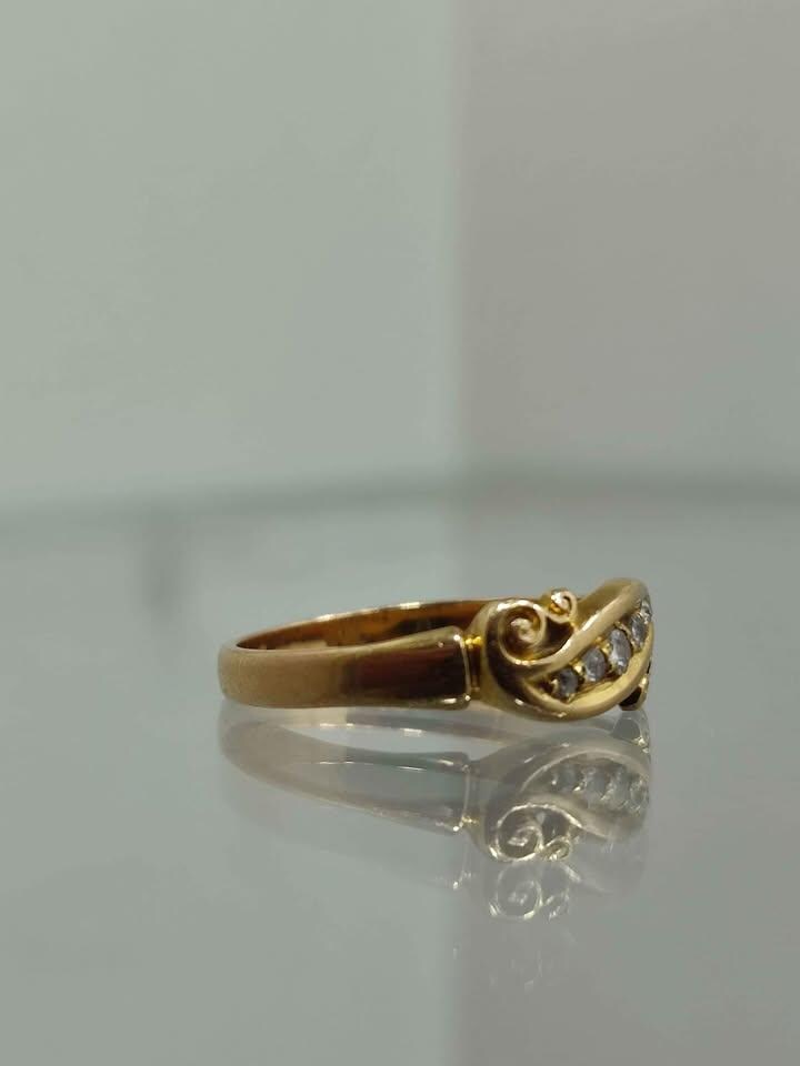 Very Stylish Late Victorian Diamond Ring with Rose Cut Stones