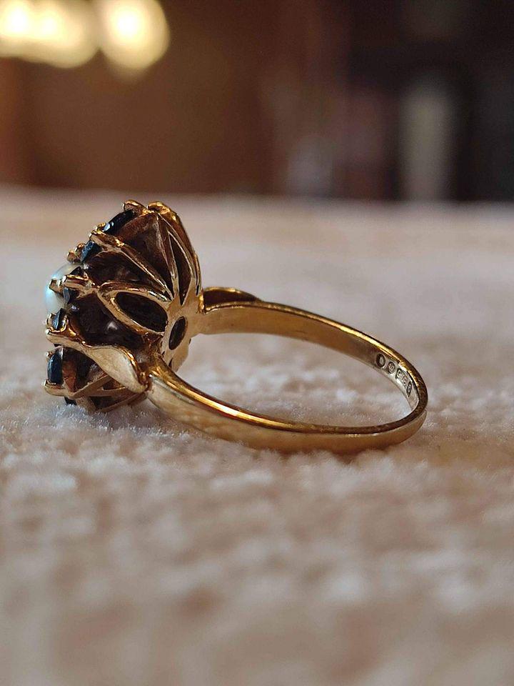 Exquisite 9ct Gold Cluster Ring with Sapphires and Pearl (1967)