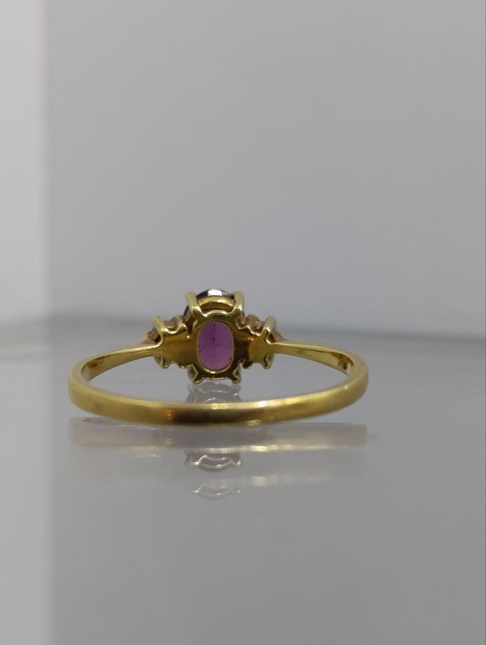 Striking Vintage 18ct Gold Garnet & Diamond Ring - Size P