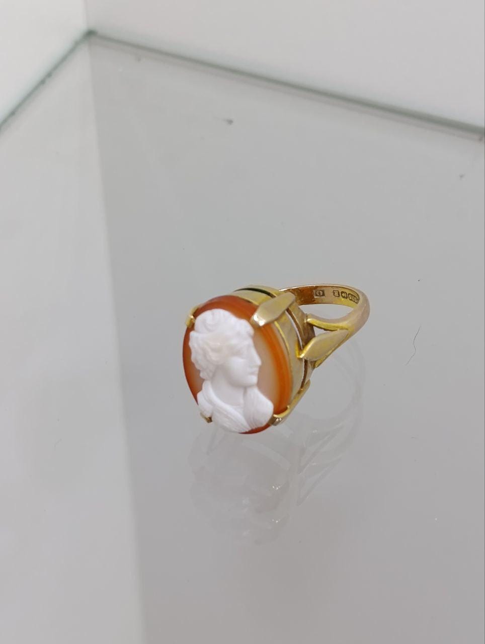 Rare 1941 Banded Agate Cameo Ring - 9ct Gold - Young Boy - Size L