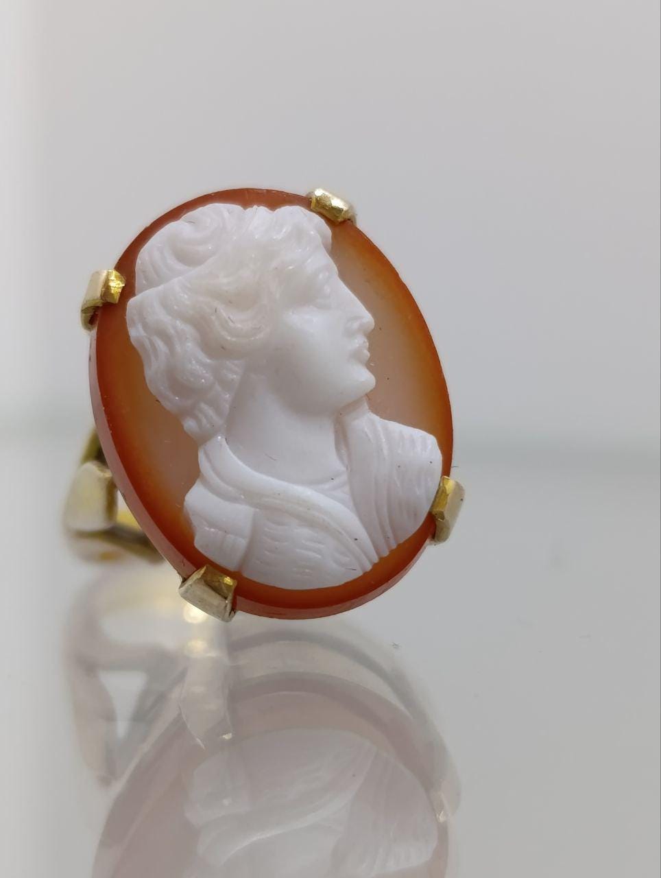 Rare 1941 Banded Agate Cameo Ring - 9ct Gold - Young Boy - Size L