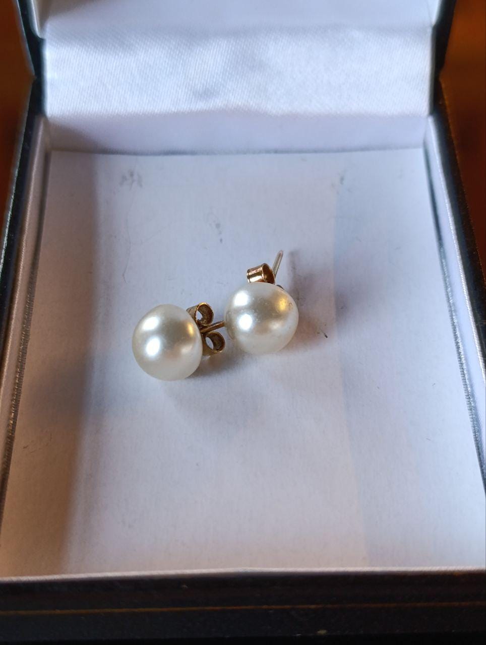 Timeless 9ct Gold & Pearl Stud Earrings - Perfect Everyday Elegance
