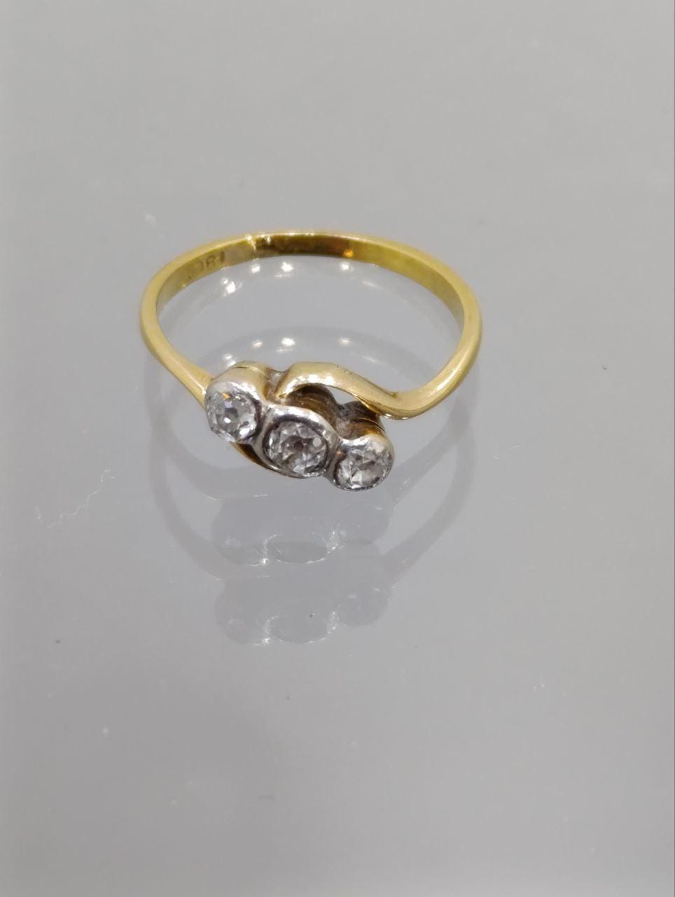 Vintage 18ct Gold Diamond Crossover Ring - Size N