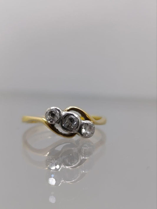 Vintage 18ct Gold Diamond Crossover Ring - Size N
