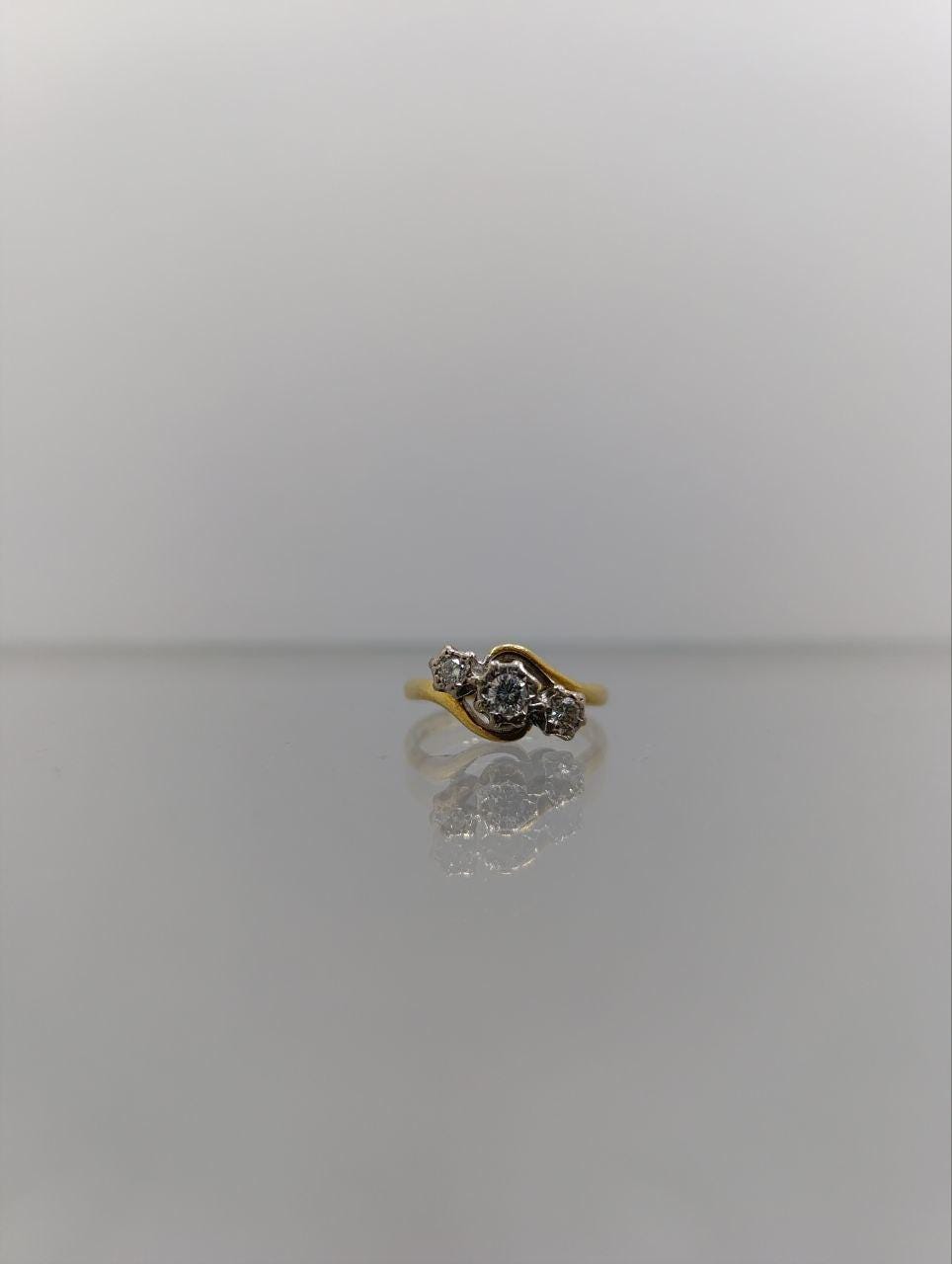 Vintage 18ct Gold Diamond Crossover Ring - Size N 1/2
