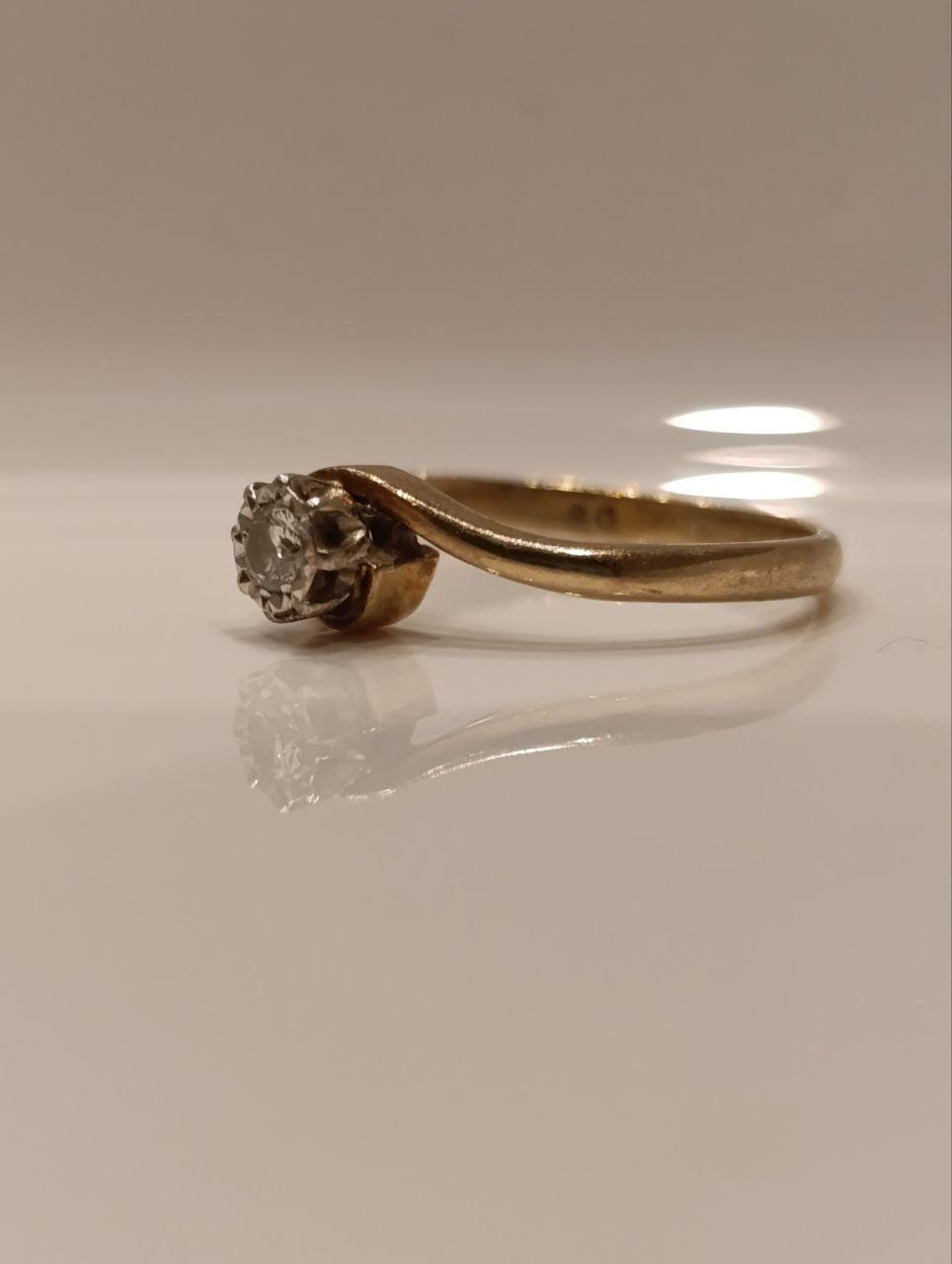 9ct Yellow Vintage Gold Diamond Twist Ring - Art Deco Style