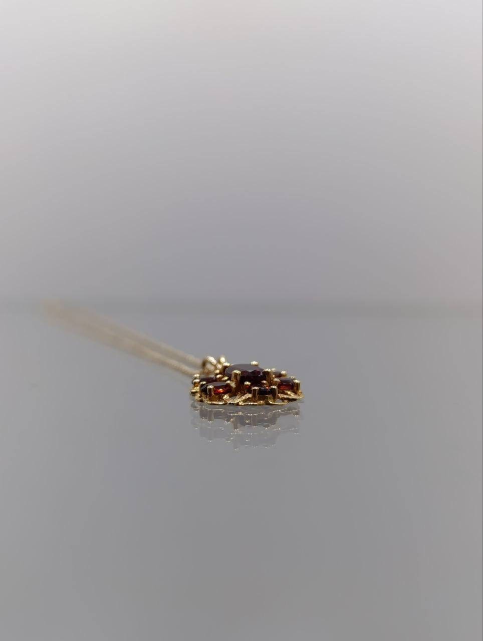 Stunning 14ct Gold Garnet Floral Cluster Pendant