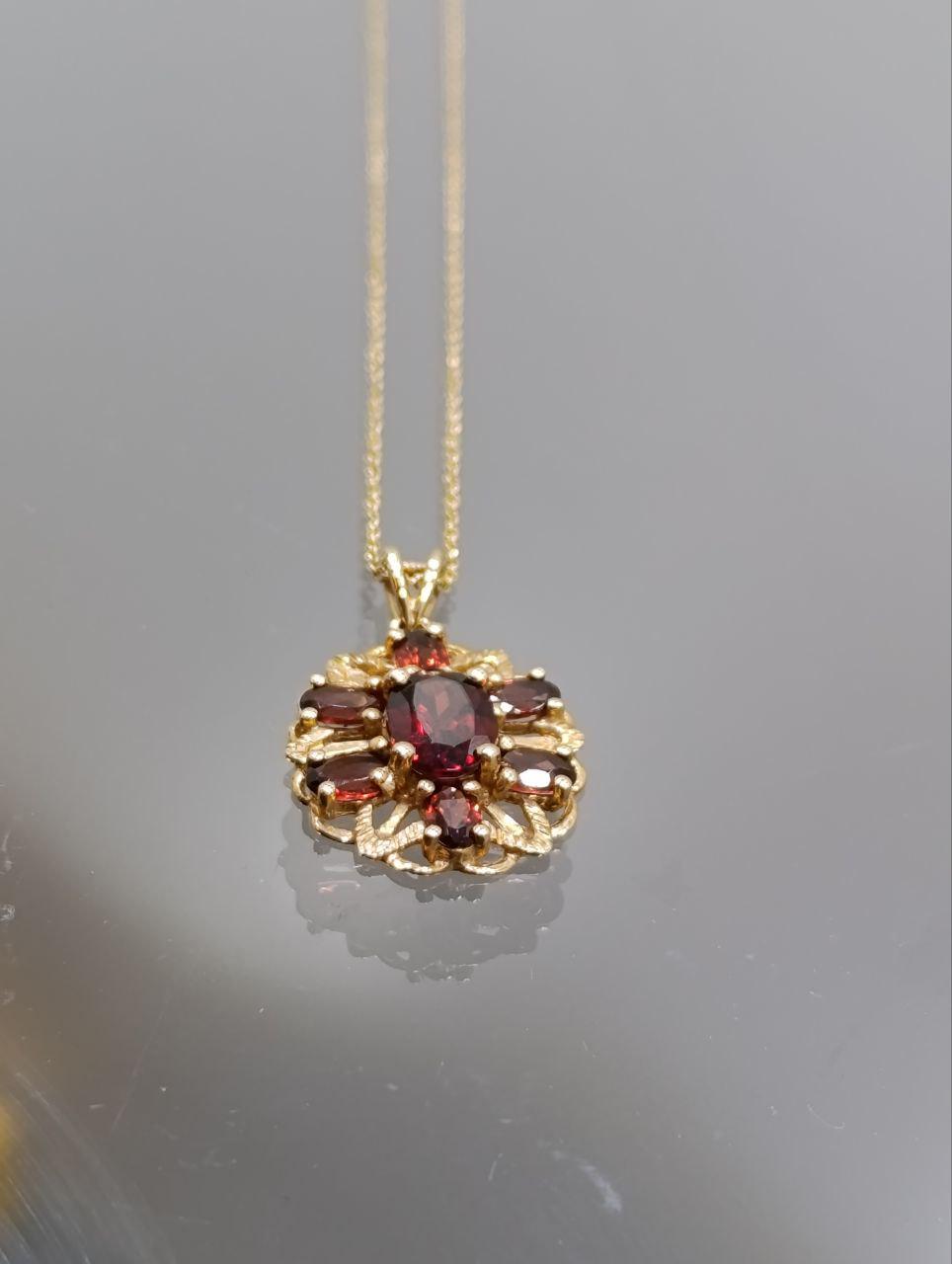 Stunning 14ct Gold Garnet Floral Cluster Pendant