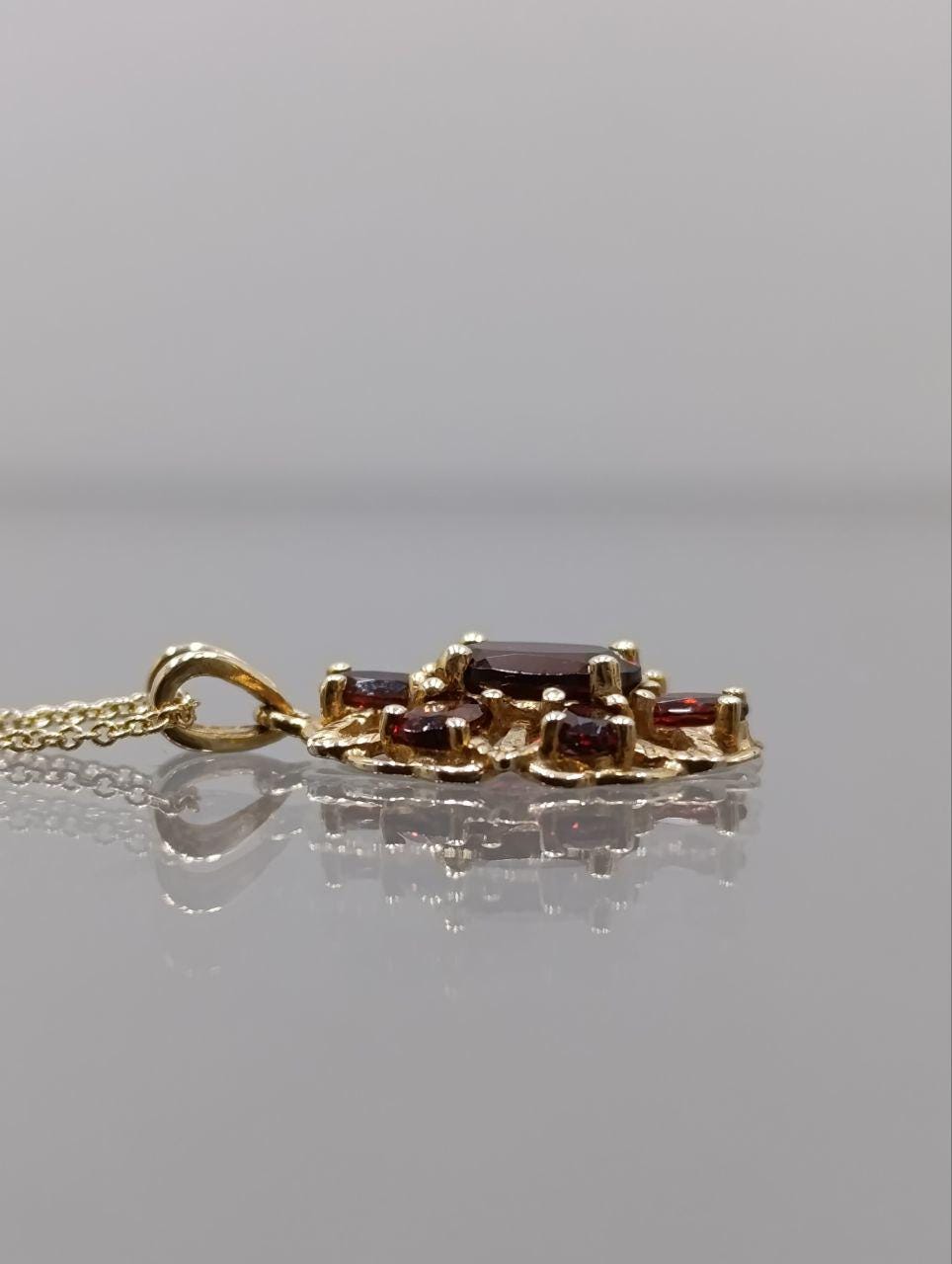 Stunning 14ct Gold Garnet Floral Cluster Pendant