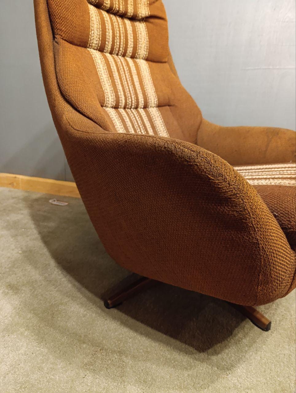 Iconic 1960s Egg Chair - Reupholstered to Your Style