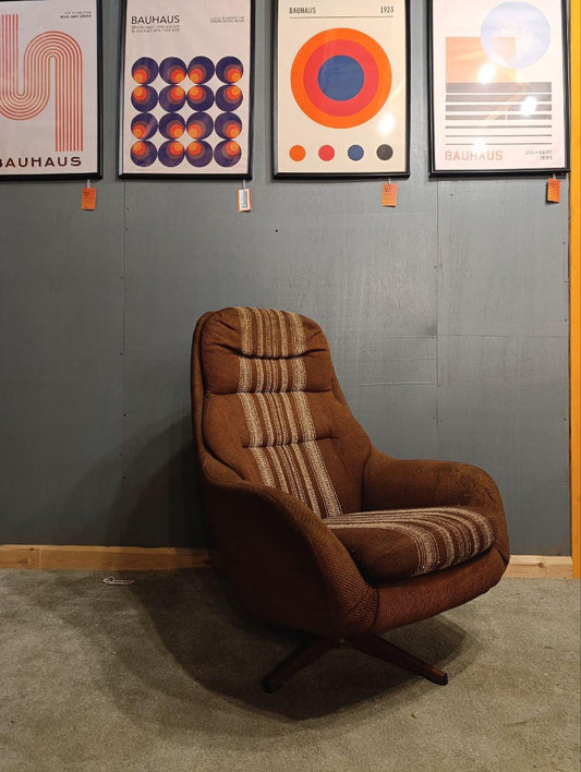 Iconic 1960s Egg Chair -  Reupholstered to Your Style