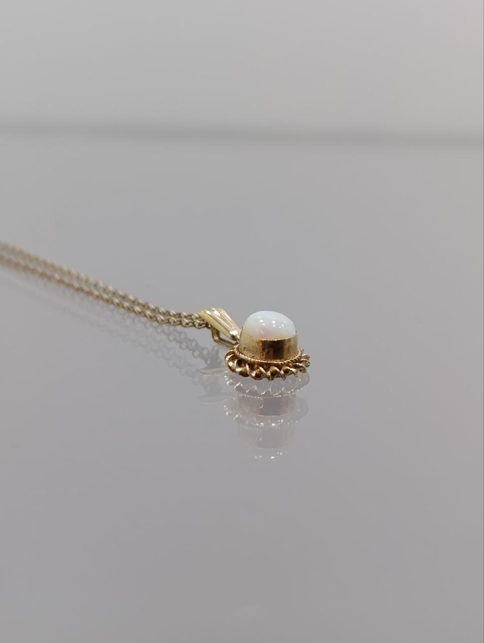 Vintage 9ct Gold & White Opal Pendant Necklace - Dainty Lace Design