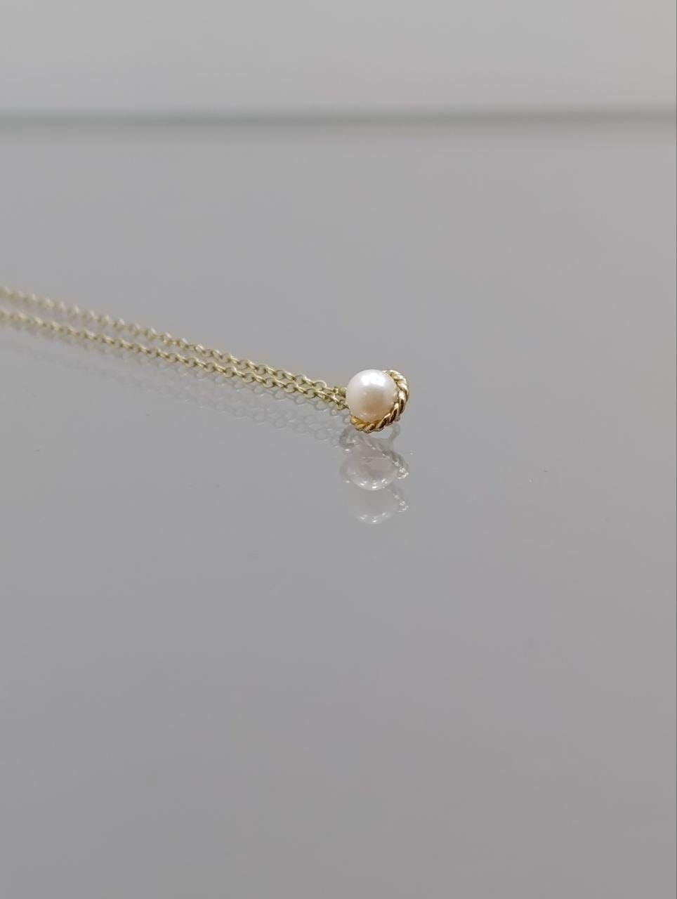 Vintage 9ct Gold & White Pearl Pendant Necklace - Dainty Lace Design