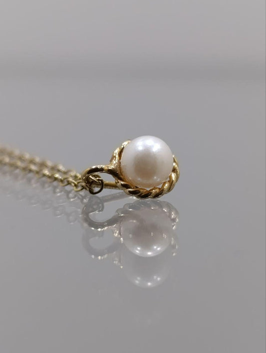 Vintage 9ct Gold & White Pearl Pendant Necklace - Dainty Lace Design