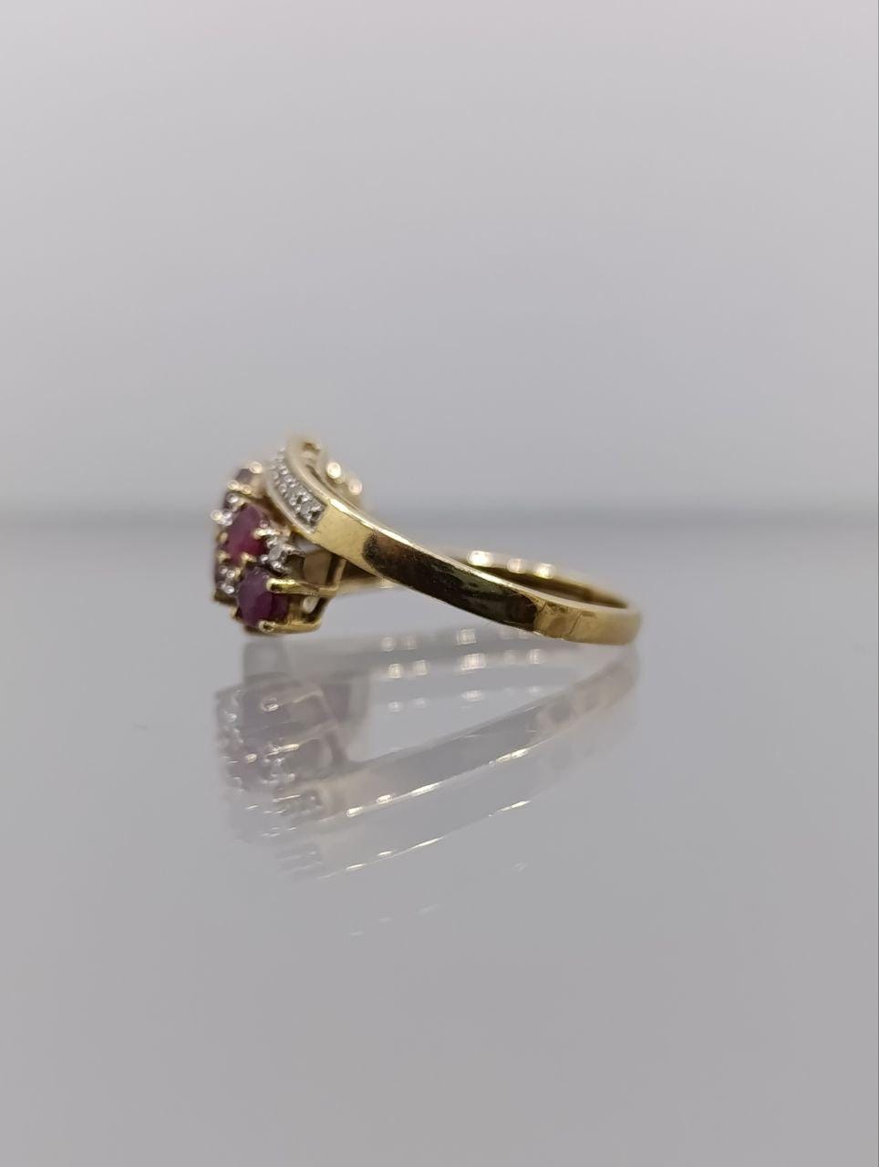 9ct Gold Garnet & Cubic Zirconia Dress Ring - Size P