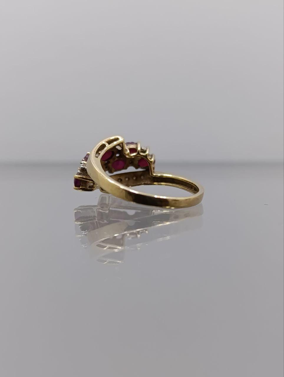 9ct Gold Garnet & Cubic Zirconia Dress Ring - Size P
