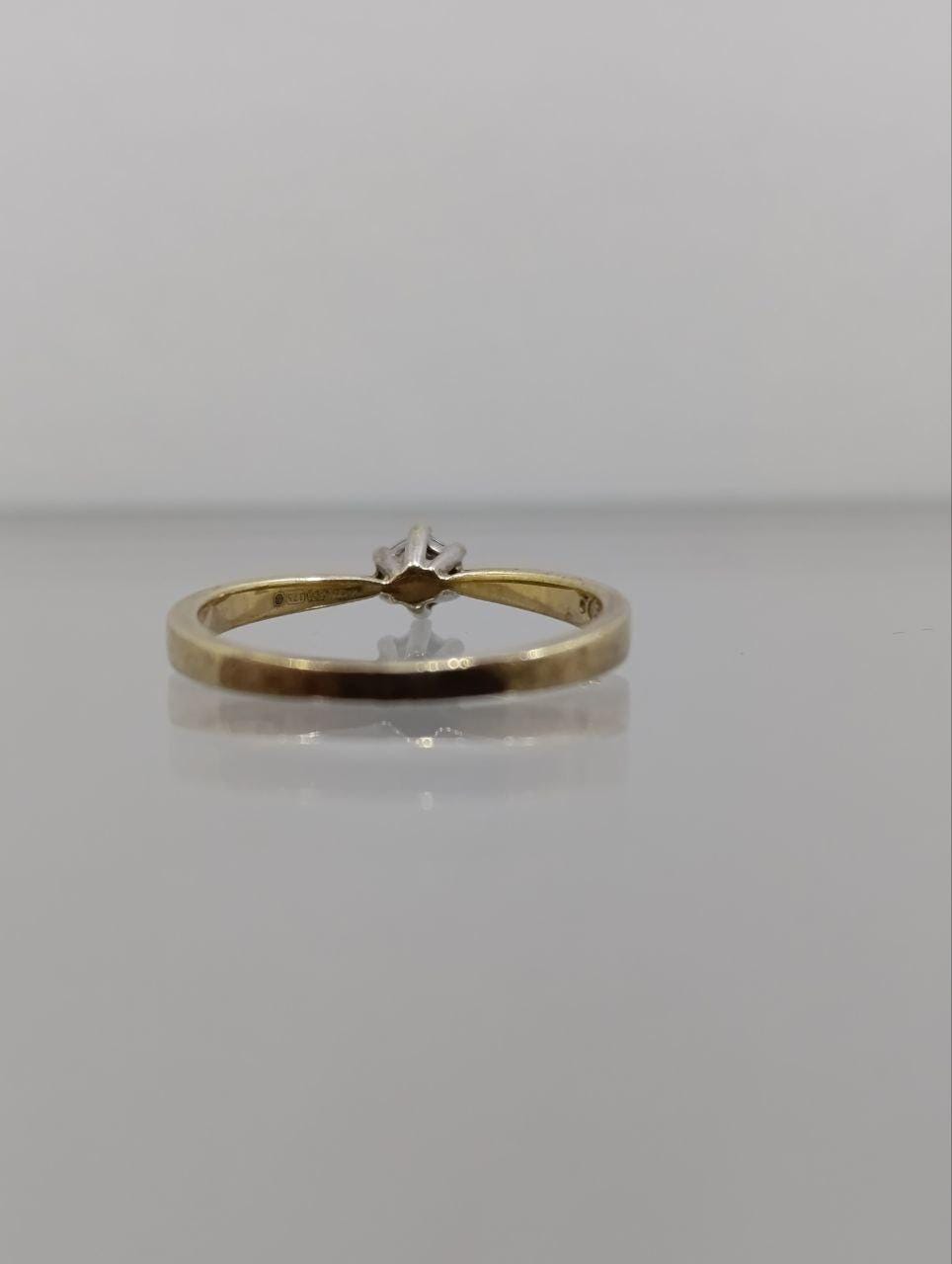 Vintage 9ct Gold Diamond Solitaire Ring with Illusion Setting - Size M 1/2