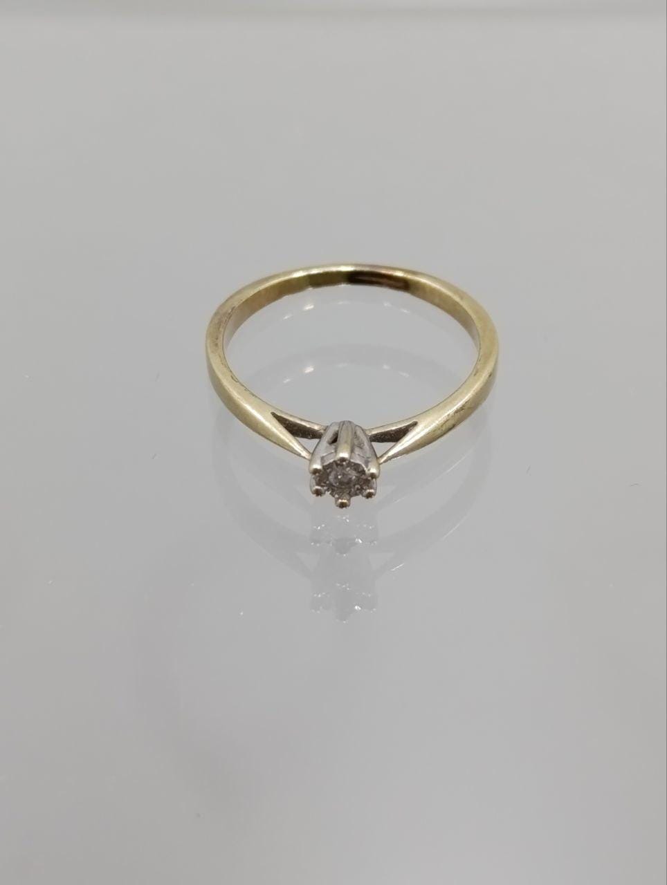 Vintage 9ct Gold Diamond Solitaire Ring with Illusion Setting - Size M 1/2