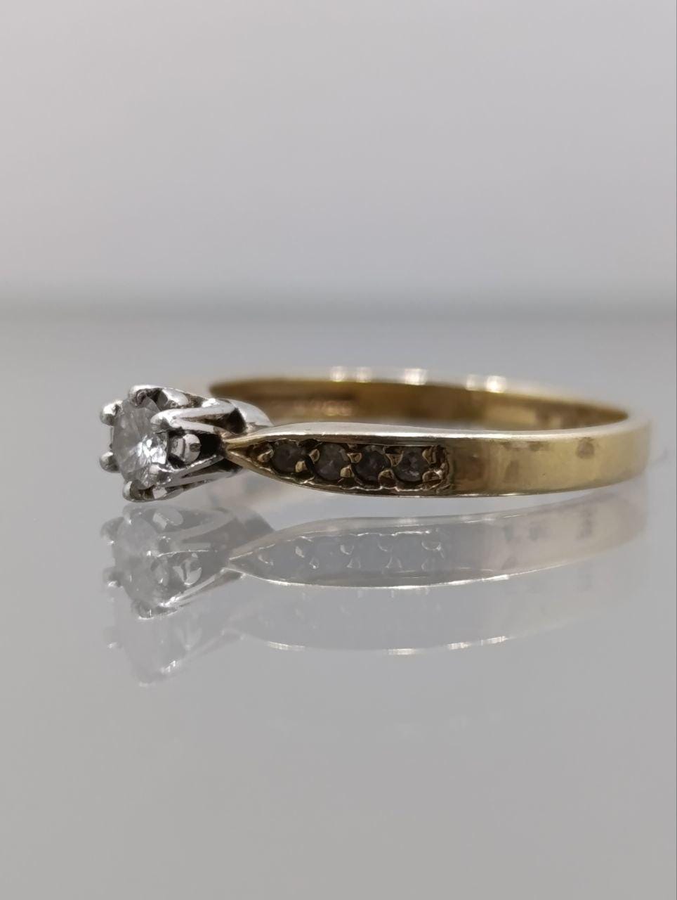 Vintage 9ct Gold Diamond Solitaire Ring with Illusion Setting - Size M 1/2