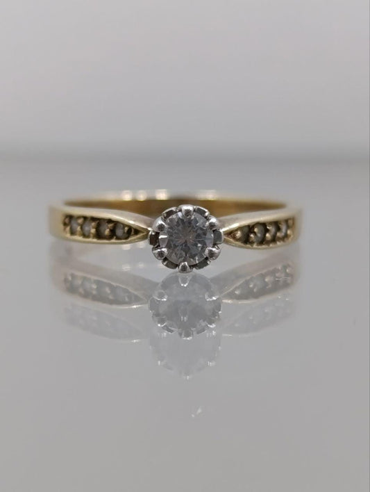 Vintage 9ct Gold Diamond Solitaire Ring with Illusion Setting - Size M 1/2