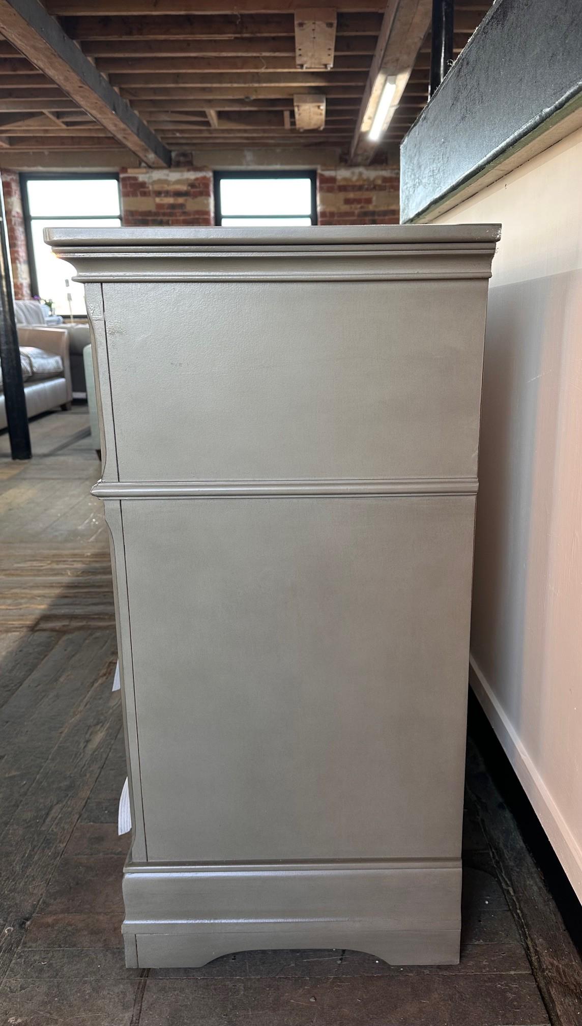 Stylish 7-Drawer Dresser - Sage Green - Inspired by Classic Farmhouse Style