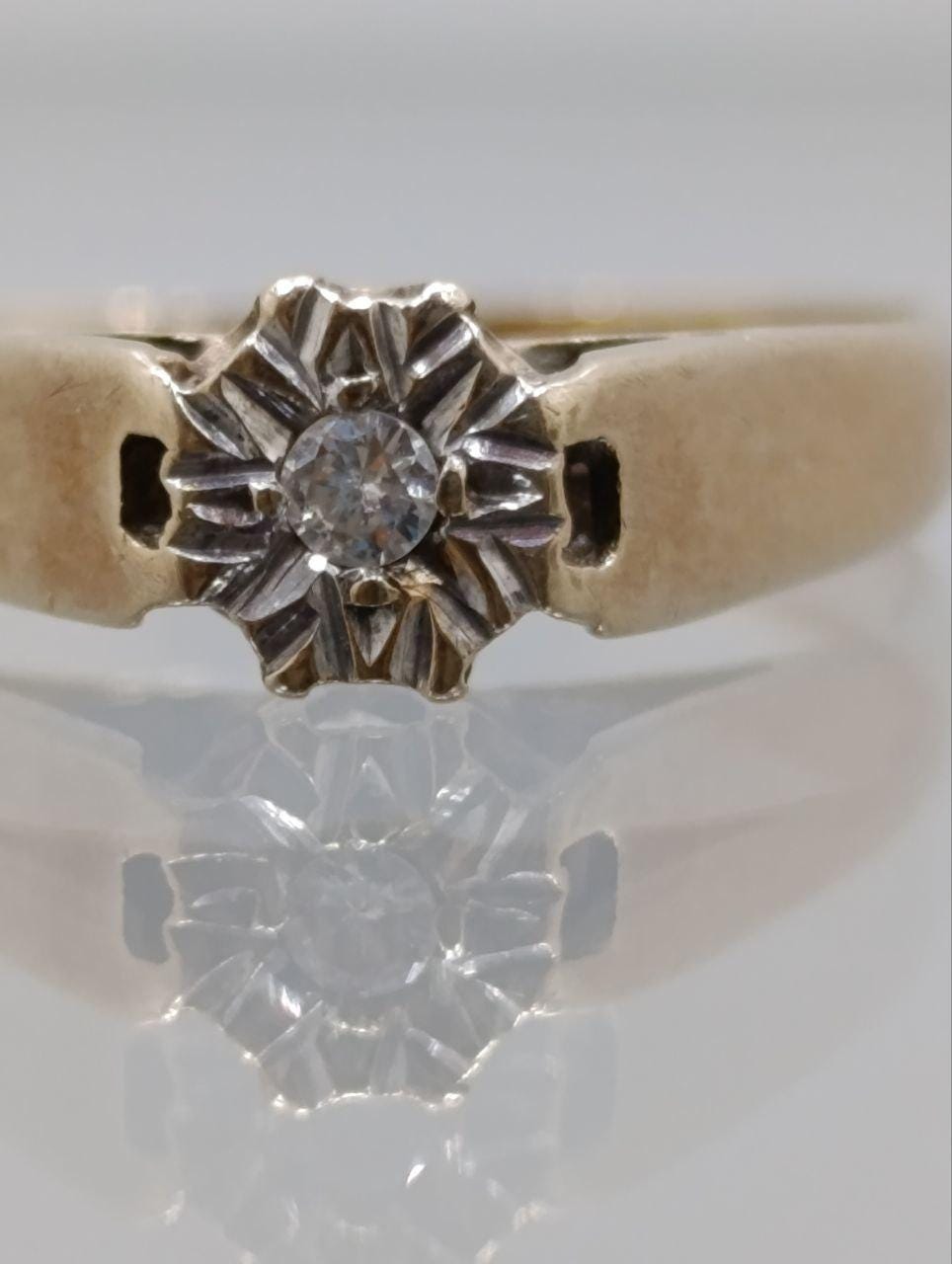 Vintage 9ct Gold Diamond Solitaire Ring - Size N