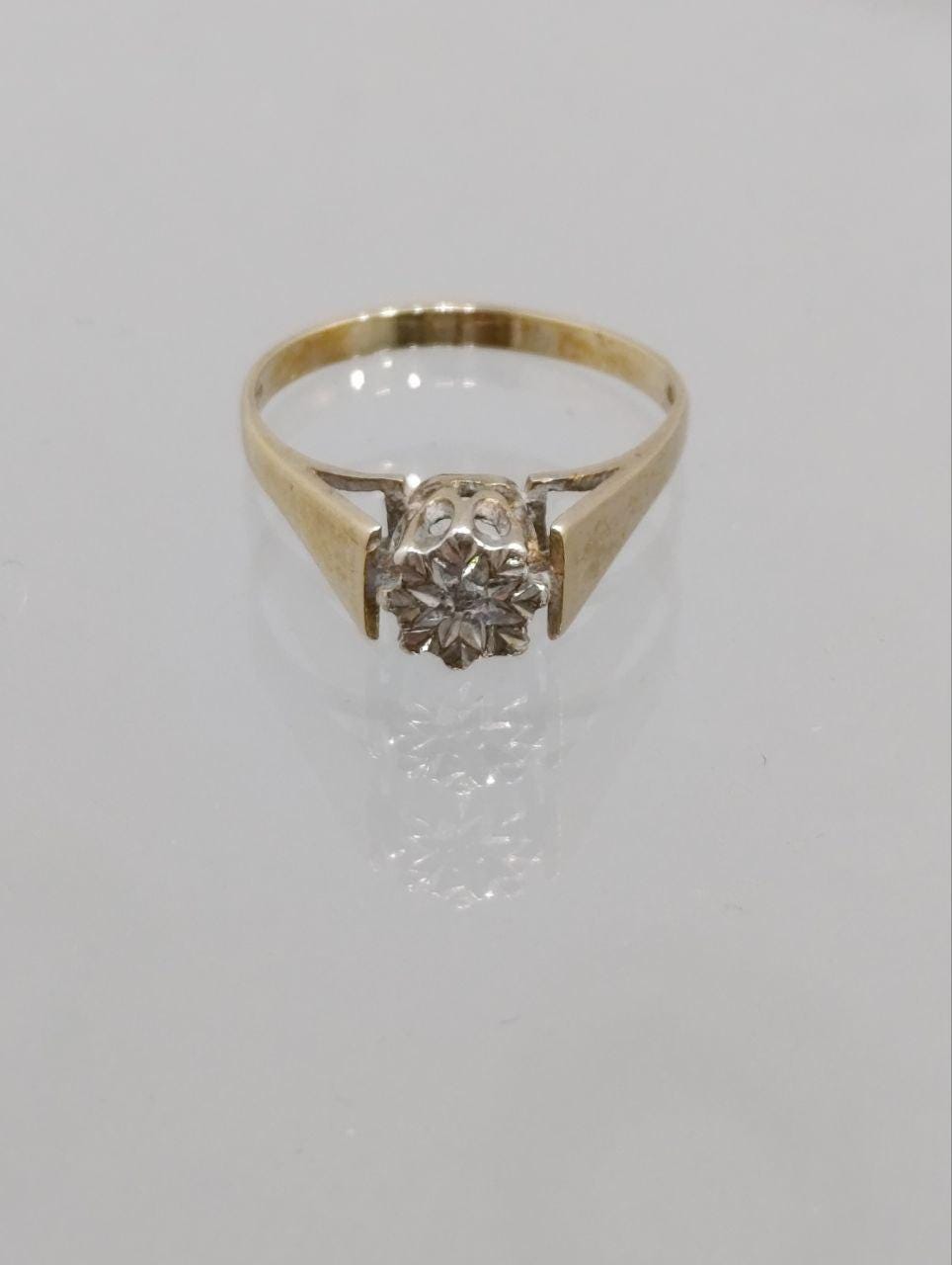 9ct Yellow Gold Diamond Solitaire Ring - Size M 1/2