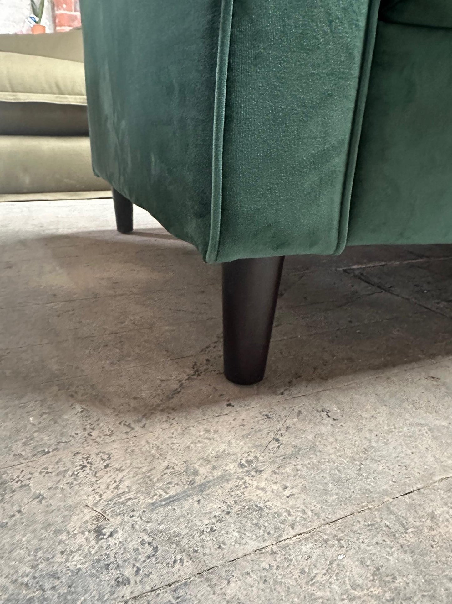 Mid-Century Modern Velvet Two-Seater Sofa - Elegant Deep Green