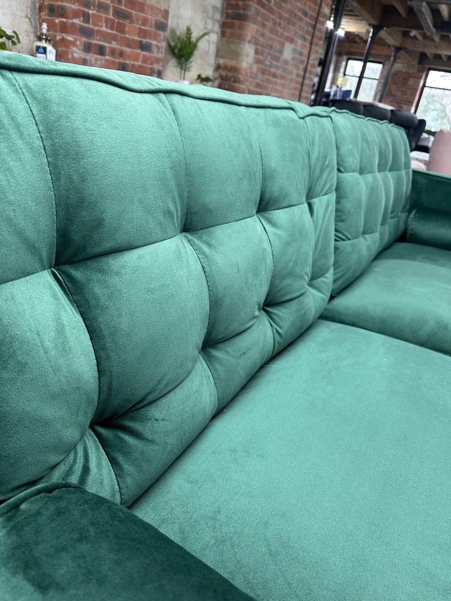 Mid-Century Modern Velvet Two-Seater Sofa - Elegant Deep Green