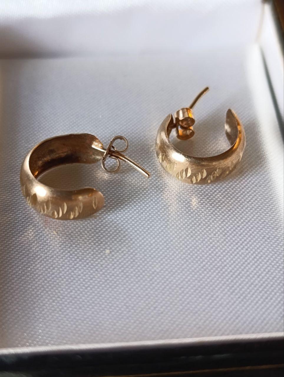 9ct Gold Banded Herringbone Half Hoop Earrings
